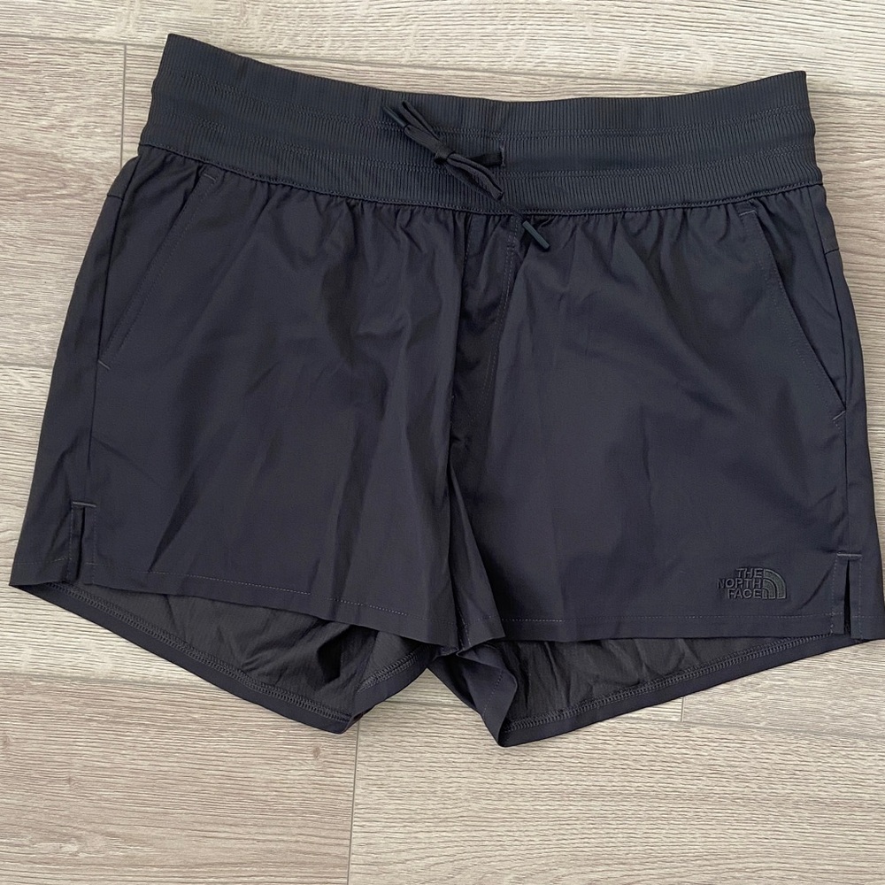 NWT The North Face Women's Graphite Grey Athletic Shorts-M